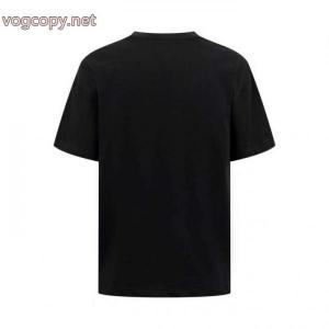 半袖Tシャツ大変人気 品質感 存在感は抜群セリーヌ 2026スーパーコピー