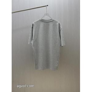 CELINE偽物 通販Tシャツ美しい 冬らしく爽やかな印象 26SS洗練デザイン.
