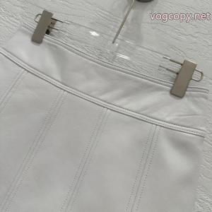 オシャレな雰囲気 着まわしアクセント 超限定即完売セリーヌ偽物 ブランド 販売ボトムス..