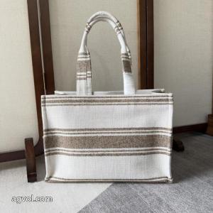 セリーヌ素晴らしい 目を引く秋冬トップス 手元在庫限りバッグコピー 商品 販売..