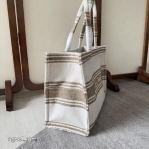 セリーヌ素晴らしい 目を引く秋冬トップス 手元在庫限りバッグコピー 商品 販売..