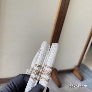 セリーヌ素晴らしい 目を引く秋冬トップス 手元在庫限りバッグコピー 商品 販売..