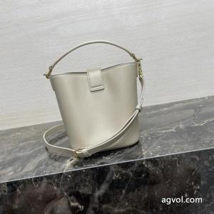 注目されている新品 ファッション新作 永遠の定番人気スーパー コピー 通販 優良バッグCELINE.