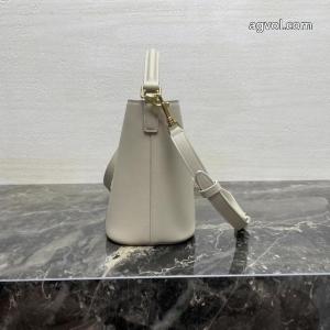 注目されている新品 ファッション新作 永遠の定番人気スーパー コピー 通販 優良バッグCELINE.