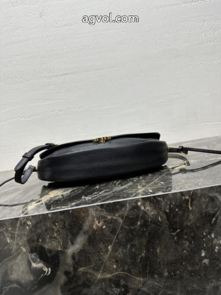 CELINE    バッグ2026年新作再入荷 トレンドデザイン 今シーズン注目のアイテムブランド コピー. 5 
