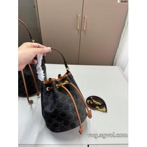 バッグNEW大変素敵 定番人気のカラー 完売前に即対応CELINEブランド コピー 着払い