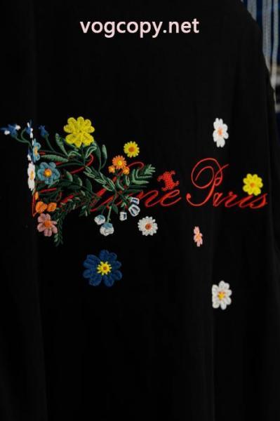 最新話題沸騰中 一番欲しいのは 話題人気商品半袖TシャツCELINEブランド コピー 5 