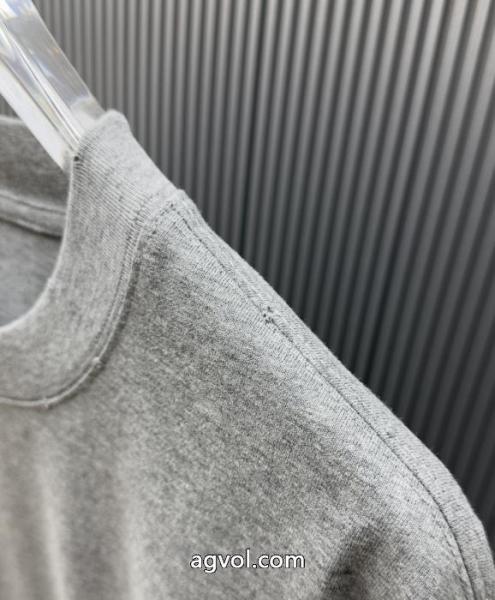 CELINE偽物 通販Tシャツ美しい 冬らしく爽やかな印象 26SS洗練デザイン. 5 